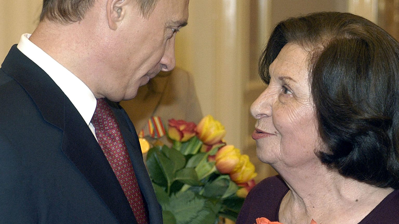Rusya Devlet Başkanı Putin, Goar Vartanyan'ı Dünya Kadınlar Günü'nde kutlarken