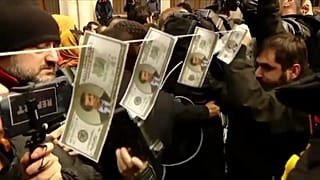 Протестующих оттеснили от парламента