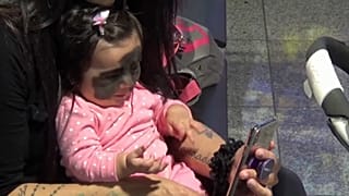 Tratamiento ruso para que Luna deje de ser la 'bebé Batman'