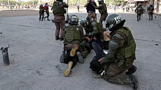 Az összecsapásokban szemsérülést szenvedett emberek tüntettek Chilében 