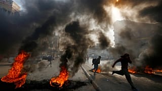 Irak'ta hükümet karşıtı protestolar devam ediyor. Necef