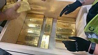 Tarihte bankalar arası en büyük altın transferlerinden biri hızla ve sessizce gerçekleşti: 100 ton