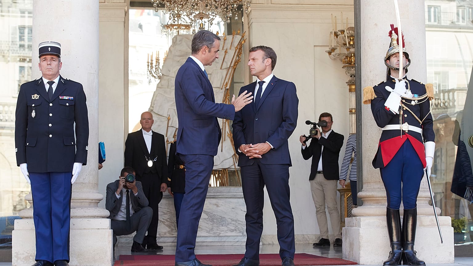 Τηλεφωνική επικοινωνία Μητσοτάκη-Μακρόν για μεταναστευτικό και Τουρκία-Λιβύη