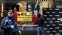 Black Friday: Ακτιβιστικές δράσεις σε όλη την Ευρώπη 