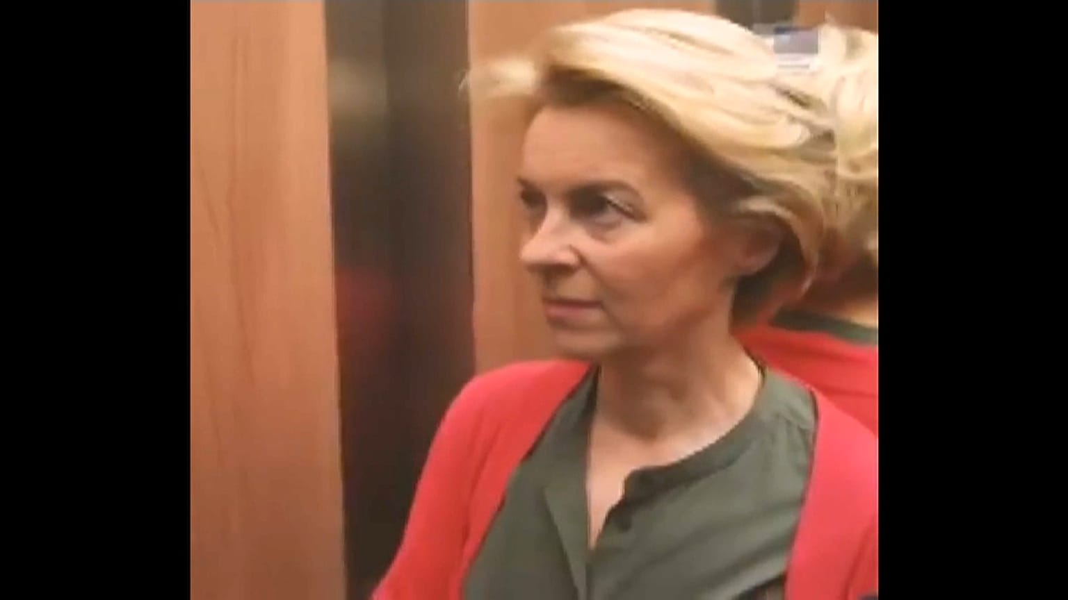 Mit dem Koffer ins Büro: Von der Leyen zieht in Brüssel ein