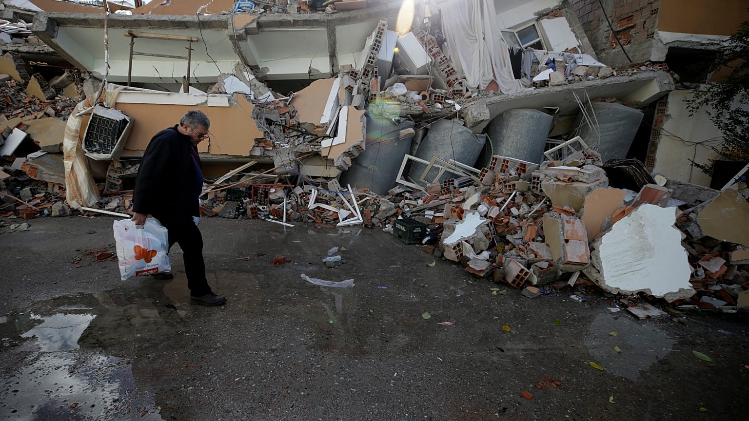 Terremoto Albania, concluse le ricerche, bilancio ufficiale: 51 vittime