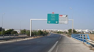 Tunus'ta otobüs devrildi: En az 22 ölü
