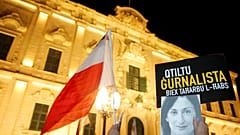 Malta: il premier Muscat non si dimette e la folla protesta cantando "Vaff..." di Masini