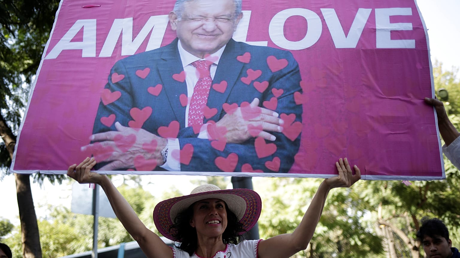 Un año de López Obrador con pocas luces y muchas sombras