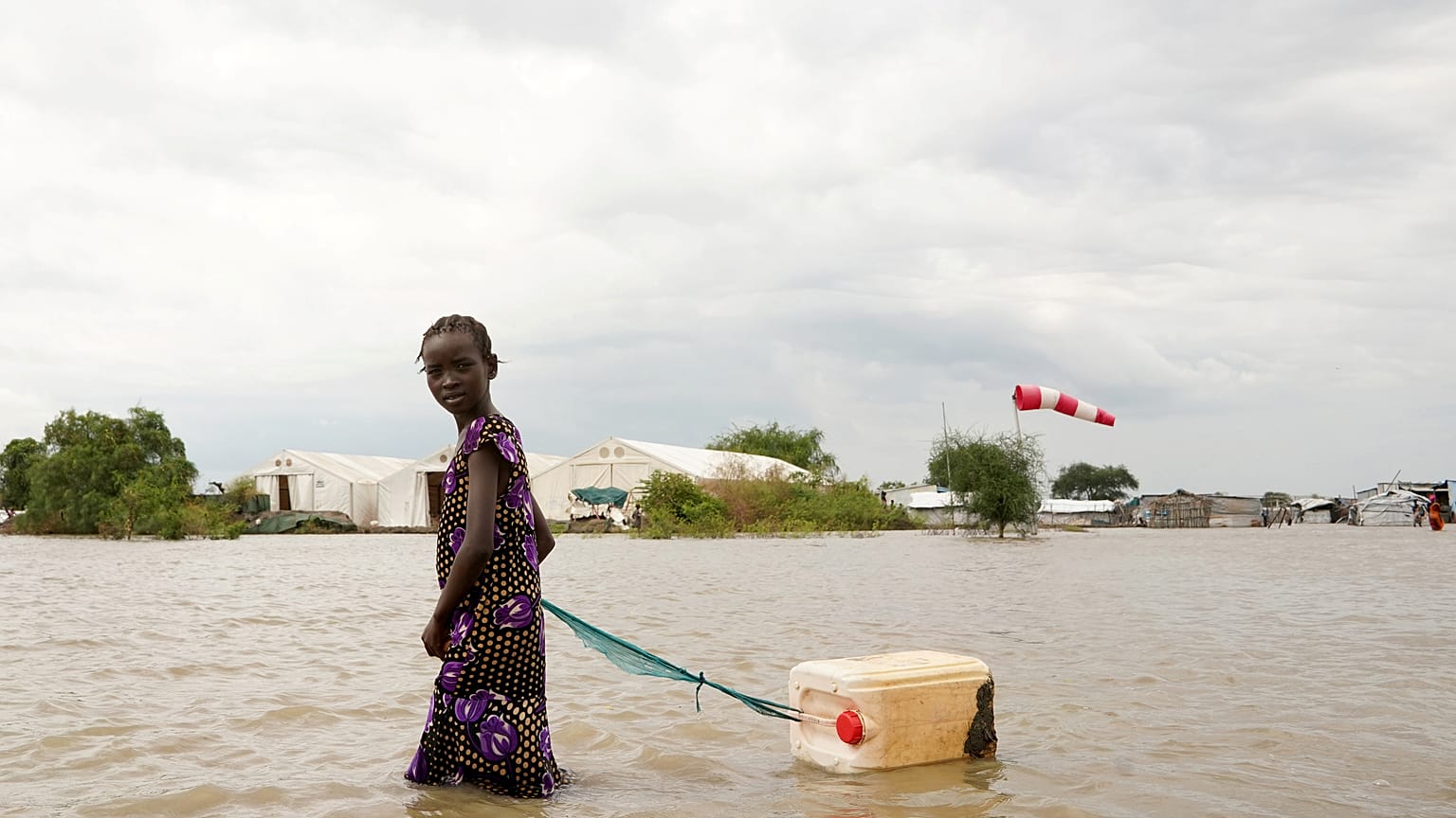 Güney Sudan'da sel felaketi nedeniyle yüz binlerce kişi evlerinden oldu
