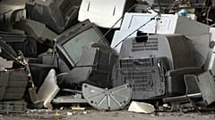 Eine Deponie voller Elektroschrott, der recyclet wird