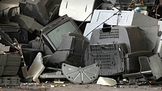 Eine Deponie voller Elektroschrott, der recyclet wird