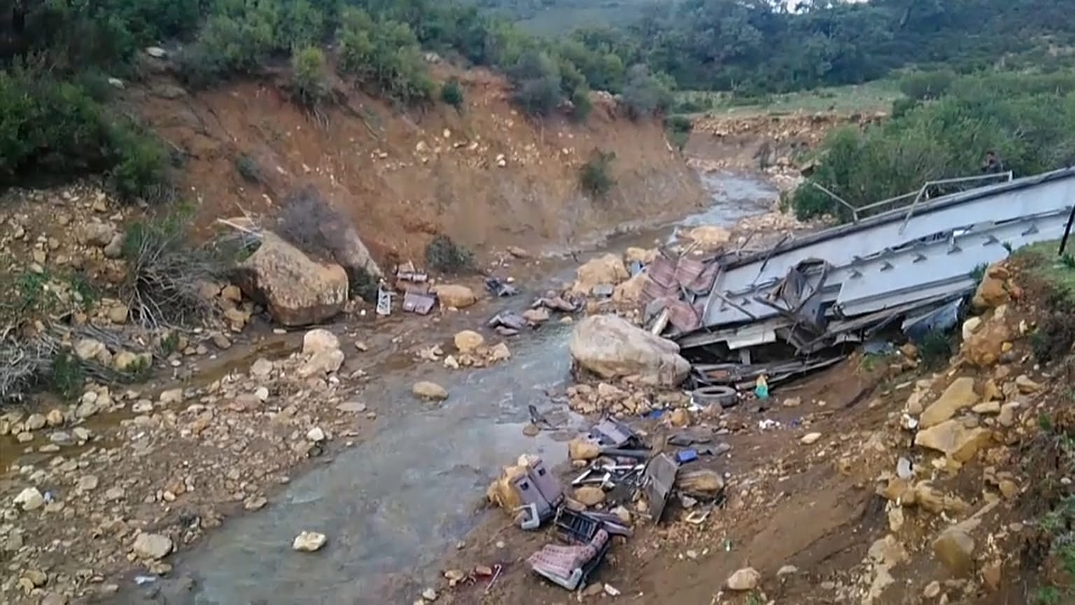 السرعة والحالة المهترئة للحافلة هما سبب الحادث الذي أودى بحياة العشرات في تونس
