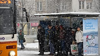 Közlekedési káoszt okozott a havazás Magyarországon