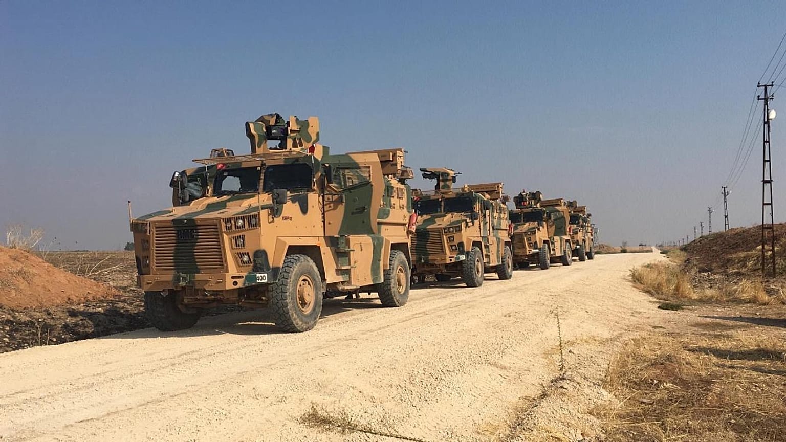 Suriye’de devriyeye çıkan 3 Rus asker ev yapımı bombanın patlamasıyla yaralandı