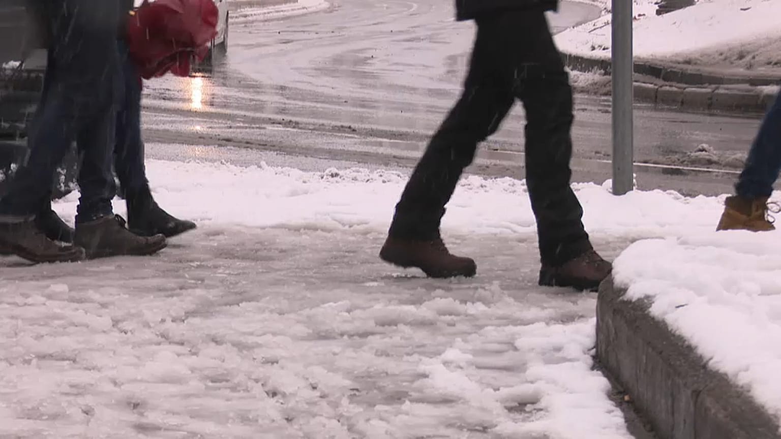 Weißes Verkehrshindernis: Schnee in Budapest