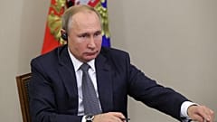 Rusya Devlet Başkanı Putin kapsamı genişleyen 'yabancı ajan' yasasını onayladı