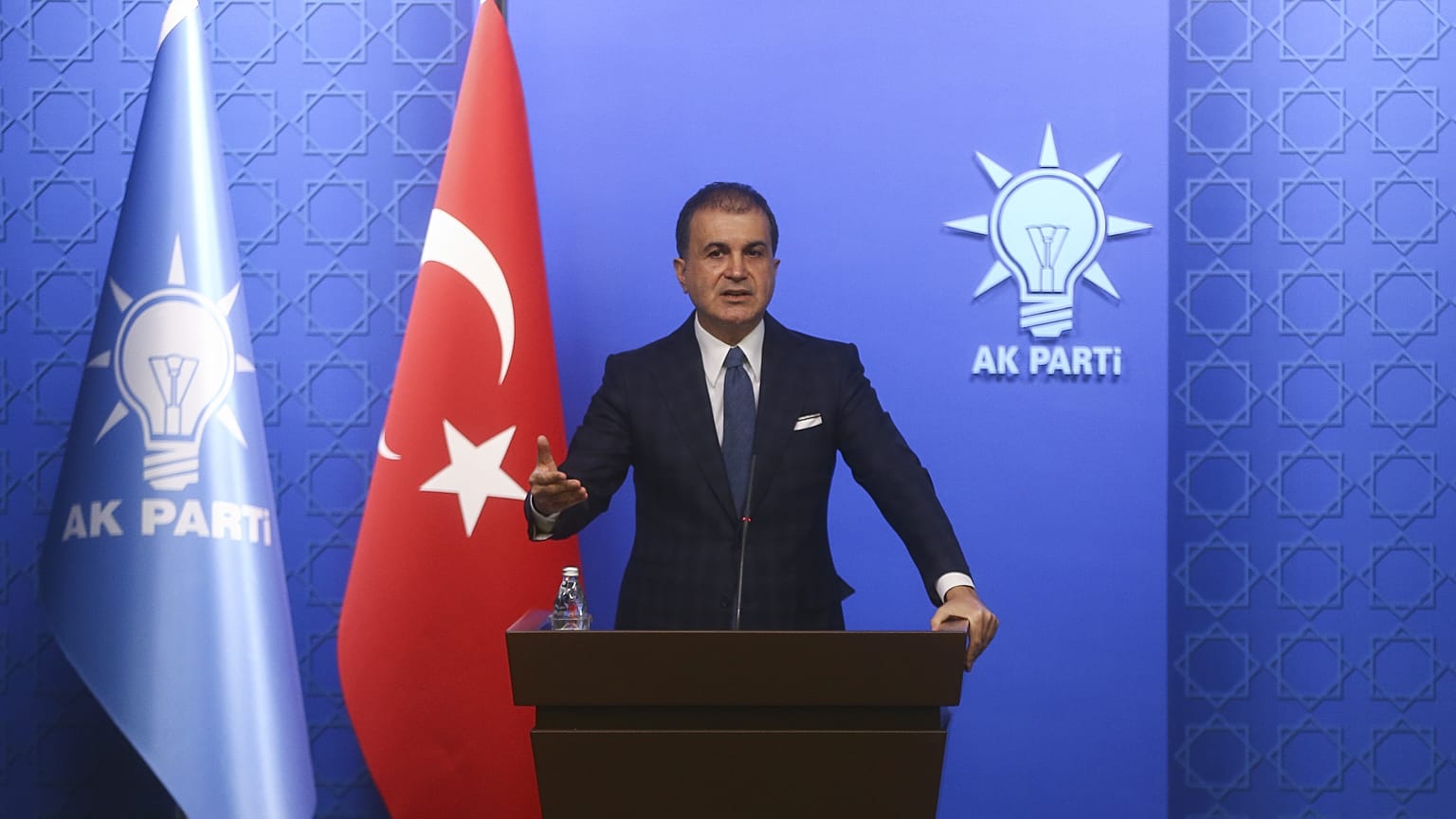 Ομέρ Τσελίκ: Παιδαριώδης η στάση Ελλάδας και Κύπρου στην Α. Μεσόγειο 