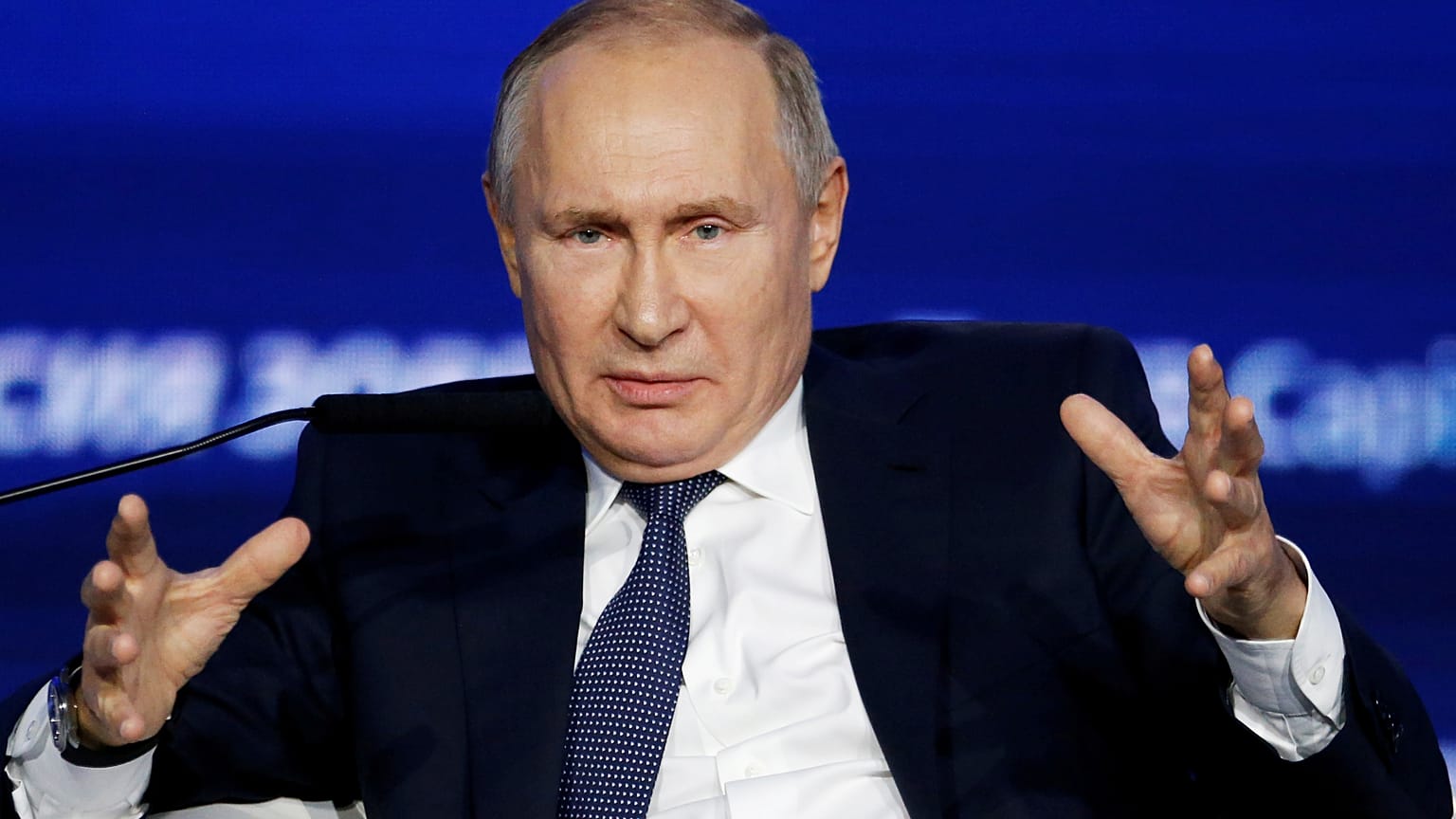 Entre la censura y el proteccionismo, Vladímit Putin firma la 'Ley anti Apple'