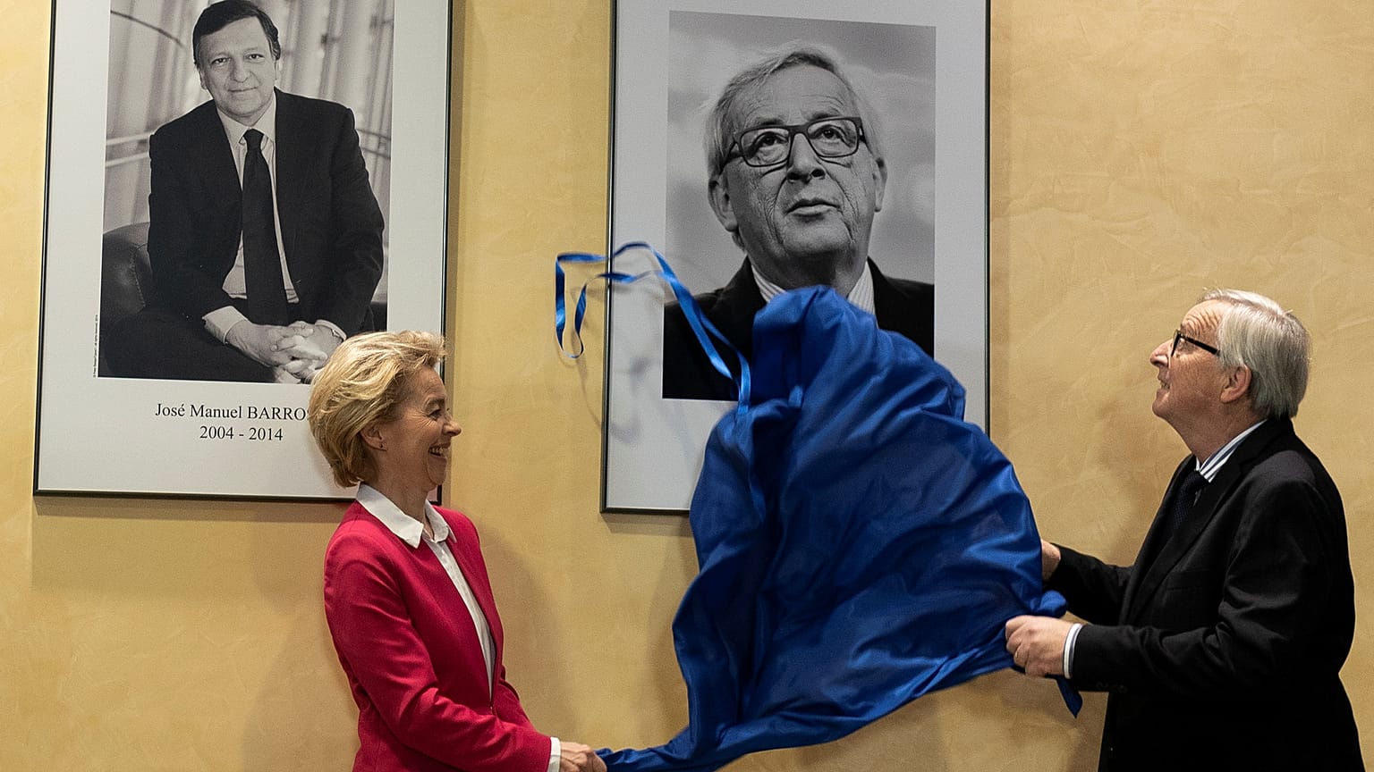 Jean-Claude Juncker portrait unveiled as he hands over to Ursula von der Leyen