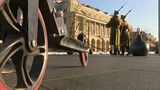 Csütörtöktől tilos a Kossuth téren rollerezni