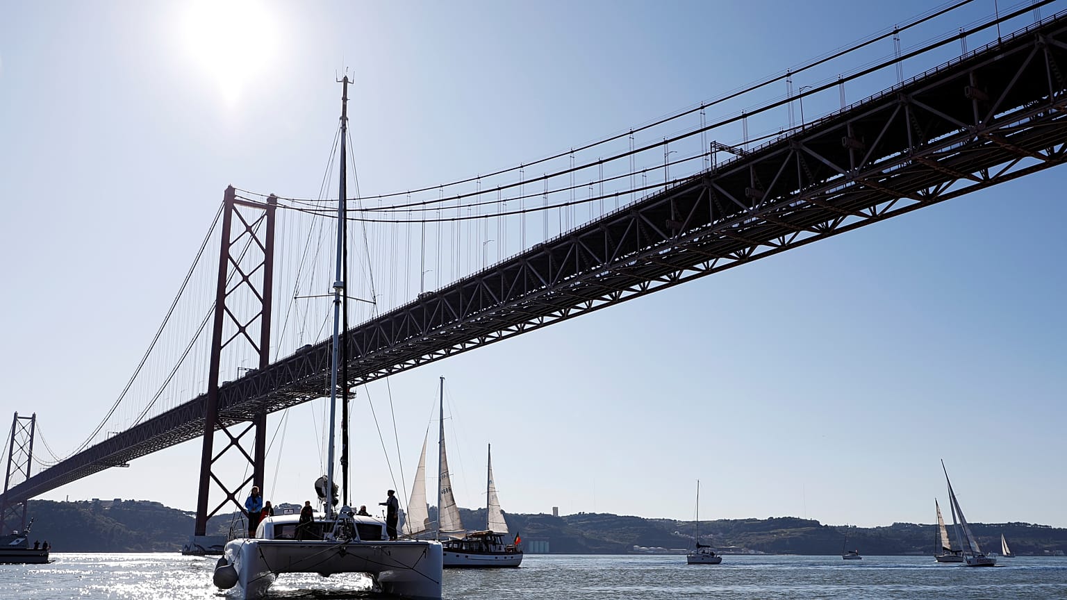 Greta Thunberg recebida em Lisboa por dezenas de ativistas