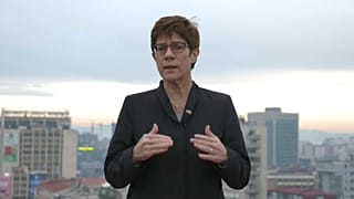 Annegret Kramp-Karrenbauer will untersuchen lassen, wie systematisch Rechtsextremismus in der Bundeswehr verbreitet ist.