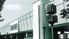 Kadın hakları için müzede seyirci karşısında soyunmaya izin çıkmadı