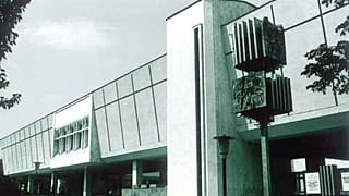 Kadın hakları için müzede seyirci karşısında soyunmaya izin çıkmadı