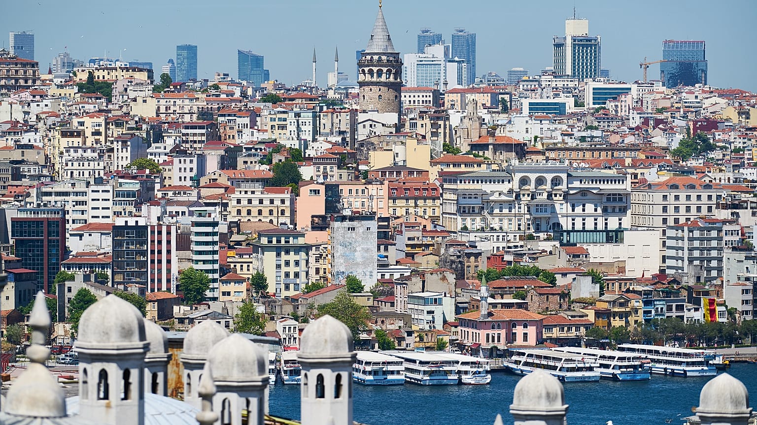 İBB'de farklı inançlara hizmet edecek din görevlileri göreve başladı