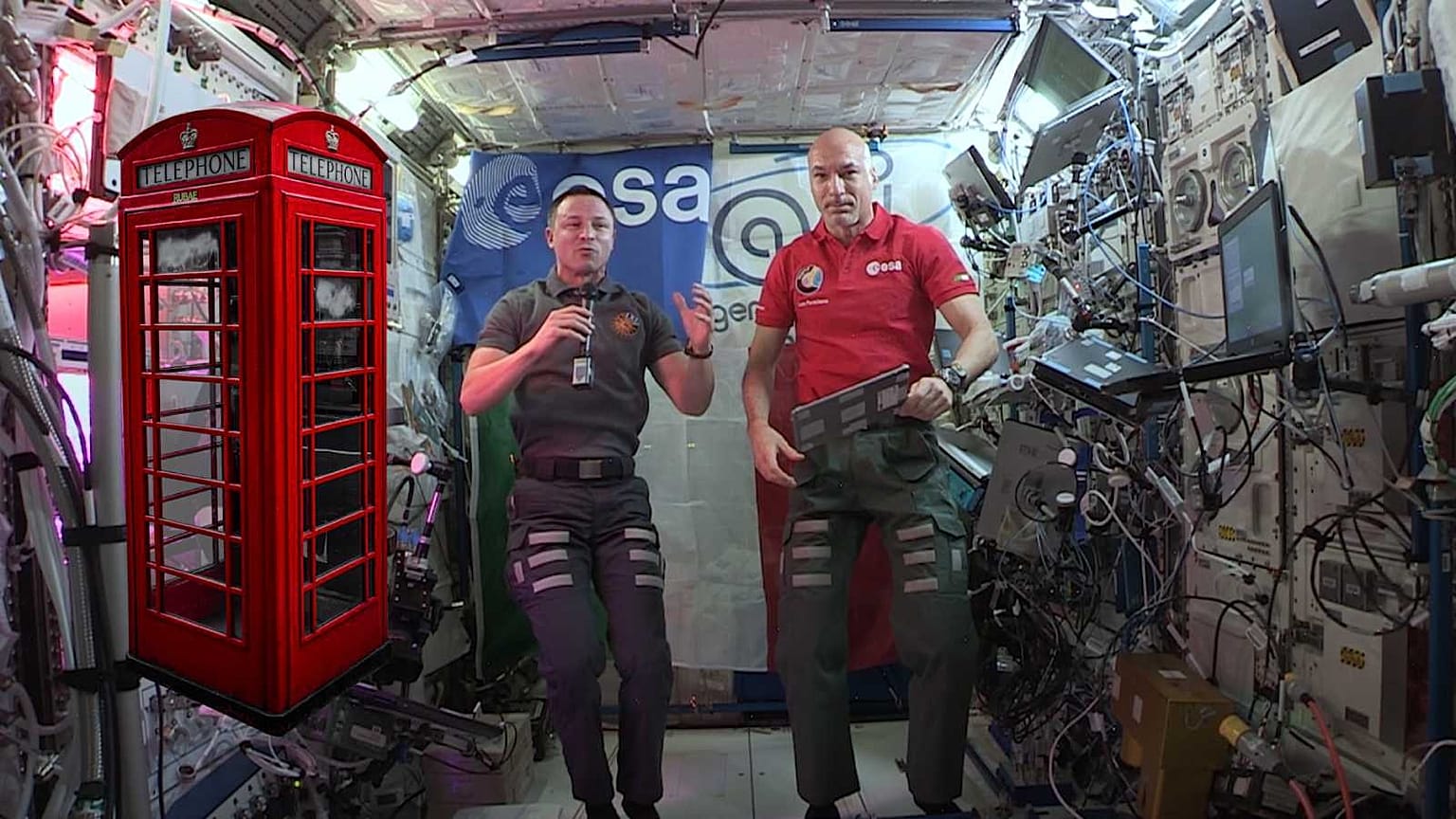 Les astronautes à bord de l'ISS sont-ils surveillés en permanence?