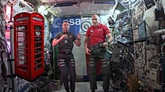 Les astronautes à bord de l'ISS sont-ils surveillés en permanence?