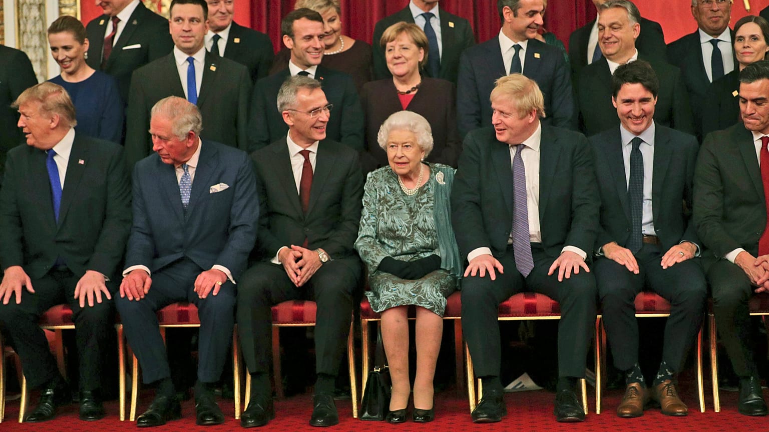 Queen Elisabeth II. mit den Staats- und Regierungschefs der Nato-Staaten
