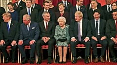 Queen Elisabeth II. mit den Staats- und Regierungschefs der Nato-Staaten