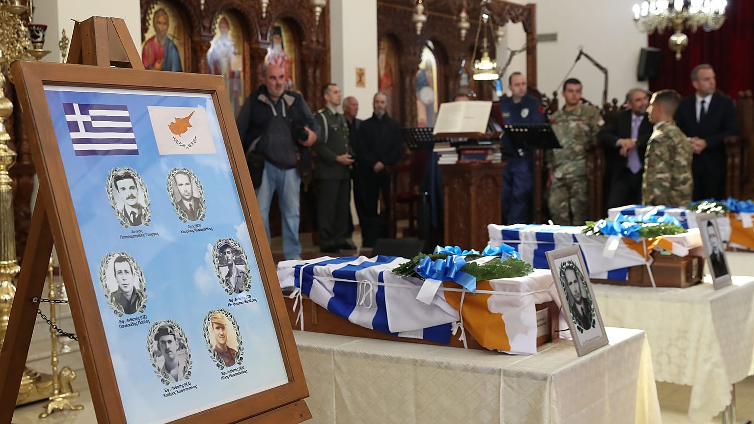 Τελετή παράδοσης λειψάνων Ελλαδιτών πεσόντων της τουρκικής εισβολής, στον Ιερό Ναό της του Θεού Σοφίας. 