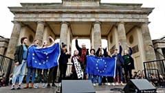 Greta Thunberg ve çevreci aktivistler Berlin'de gösteri yapıyor