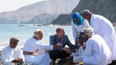 شاهد: الأمير ويليام في زيارة للقوات البحرية البريطانية في عُمان