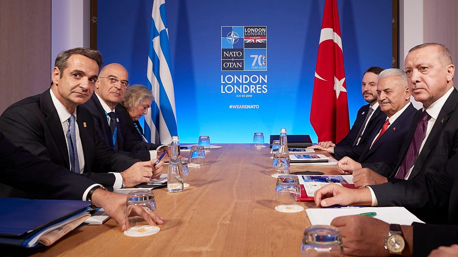 Ο πρωθυπουργός της Ελλάδας Κυριάκος Μητσοτάκης συνομιλεί με τον Πρόεδρο της Τουρκίας Ρετζέπ Ταγίπ Ερντογάν 