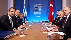 Ο πρωθυπουργός της Ελλάδας Κυριάκος Μητσοτάκης συνομιλεί με τον Πρόεδρο της Τουρκίας Ρετζέπ Ταγίπ Ερντογάν 