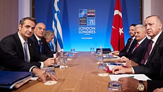 Ο πρωθυπουργός της Ελλάδας Κυριάκος Μητσοτάκης συνομιλεί με τον Πρόεδρο της Τουρκίας Ρετζέπ Ταγίπ Ερντογάν 