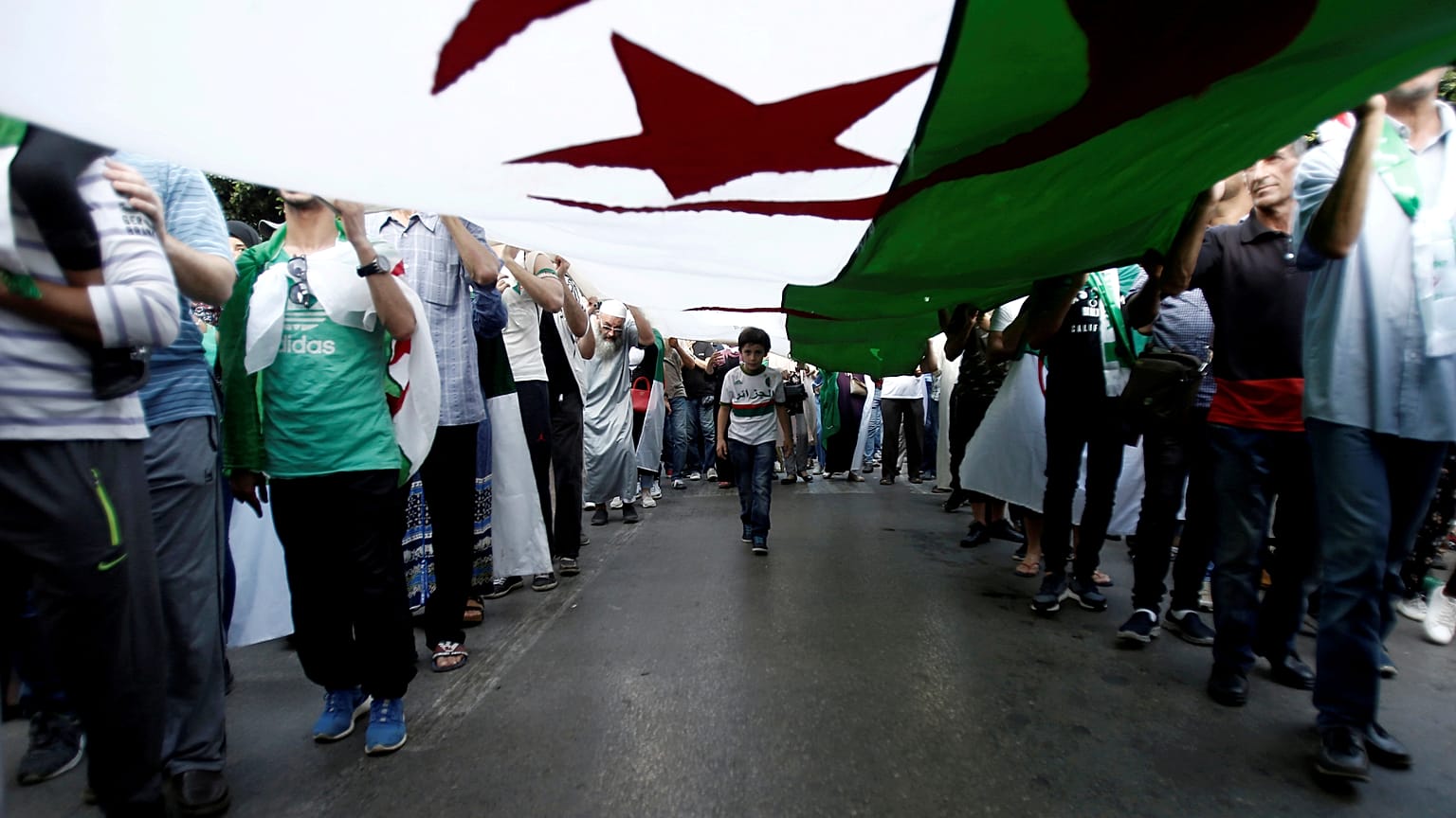 بدء محاكمة رئيسي وزراء سابقين ورجال أعمال بتهمة الفساد في الجزائر