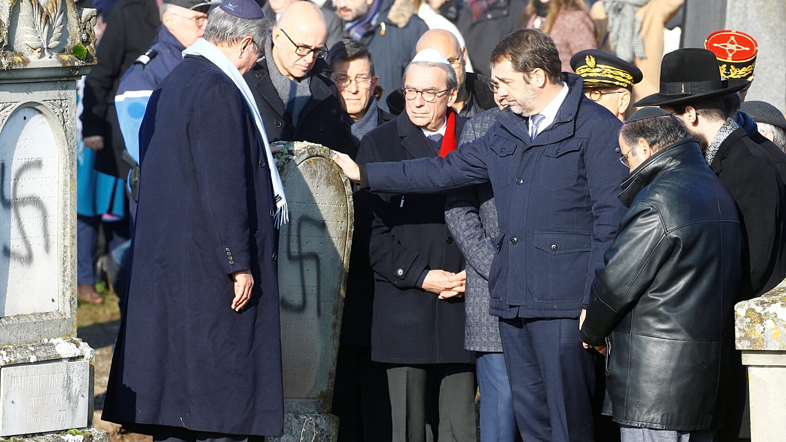 La France s'arme contre l'antisémitisme après une nouvelle profanation de cimetière juif 