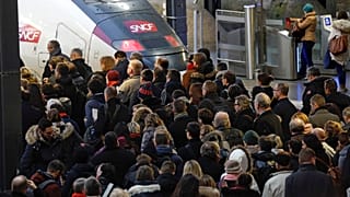 Γαλλία: «Χειρόφρενο« στην χώρα λόγω ασφαλιστικού