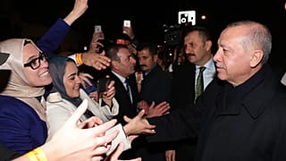 Erdoğan, NATO Liderler Zirvesi için geldiği Londra'da, Old Billingsgate binasında İngiltere'deki Türk vatandaşları ve Müslüman toplumuyla bir araya geldi