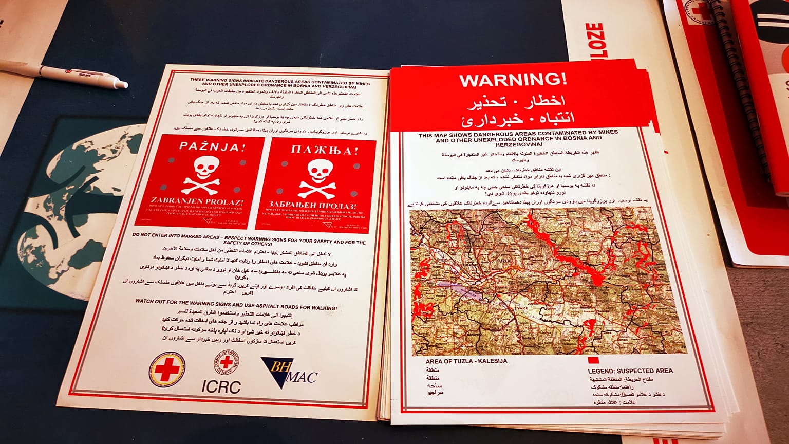 Minen in Bosnien: Flyer warnen Geflüchtete in 5 Sprachen