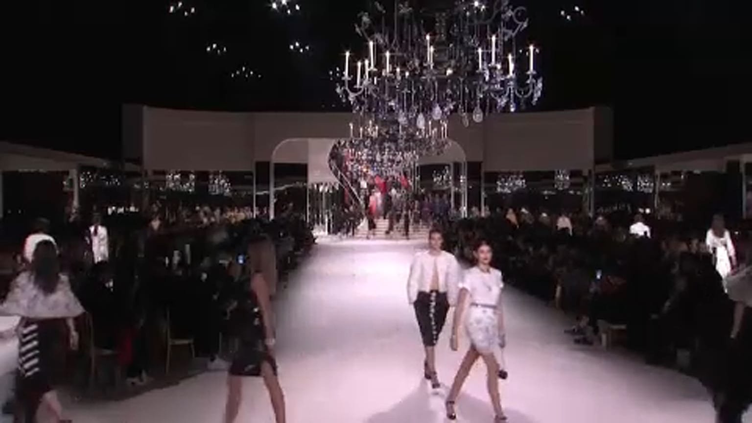 Lagerfeld öröksége az új Chanel-kollekcióban is tovább él