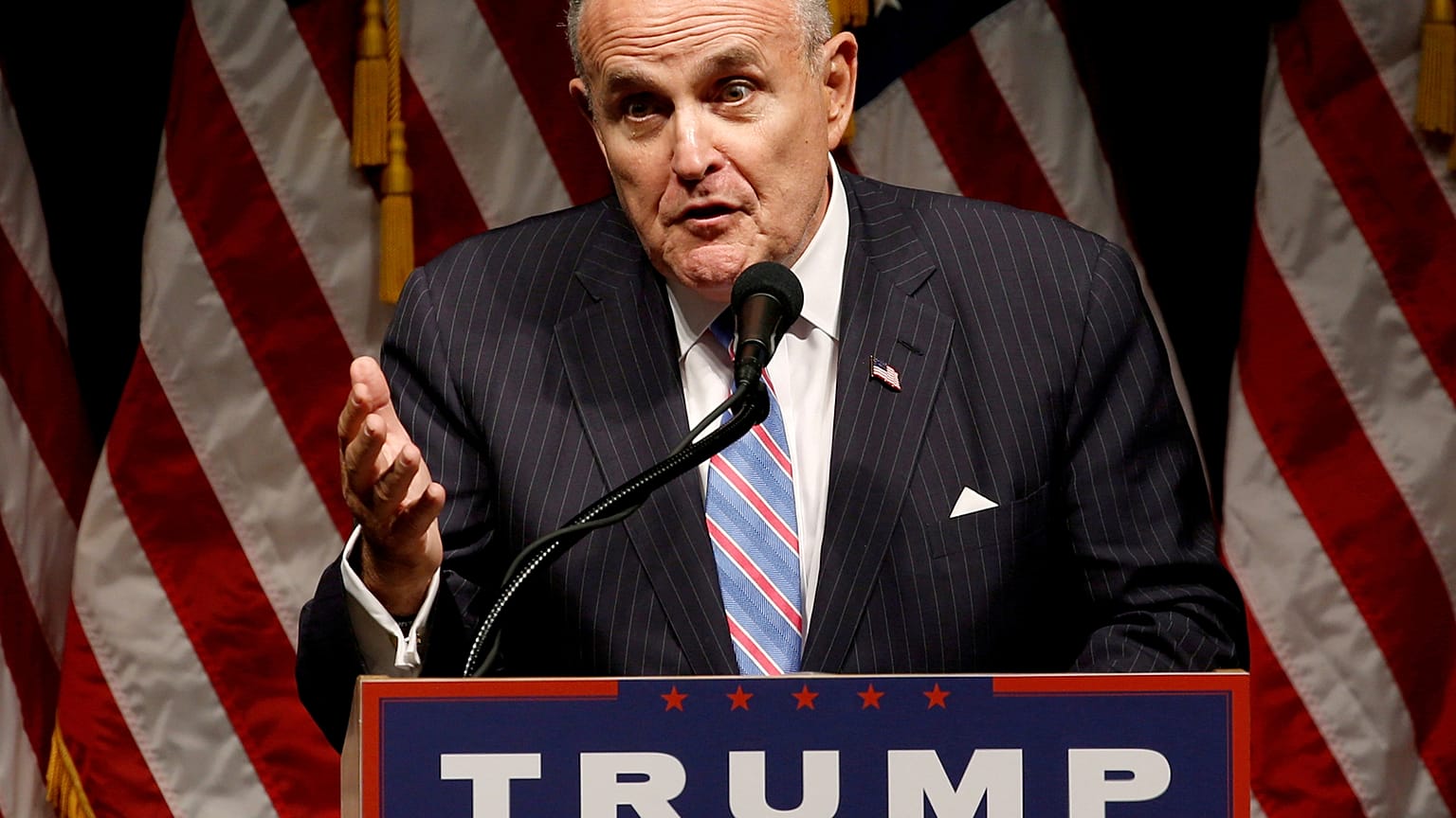 Rudy Giuliani egy Trumpot támogató kampánygyűlésen 2016-ban
