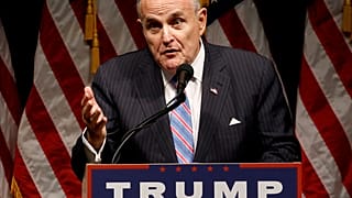 Rudy Giuliani egy Trumpot támogató kampánygyűlésen 2016-ban
