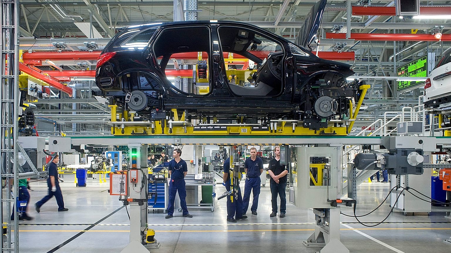 Business Class: mekkora bajban van az autóipar és mik lehetnek a jövő járművei?