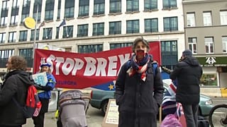 „Imagine there's no brexit" - John Lennon dalával tüntettek a brexit ellen Brüsszelben
